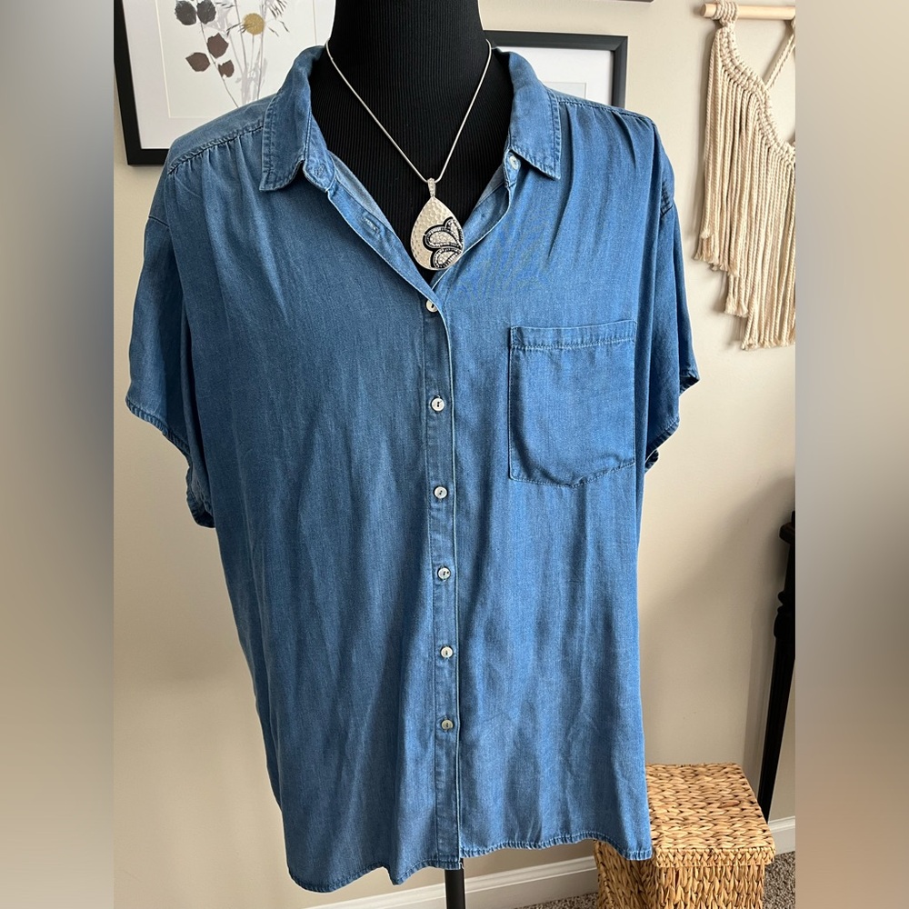 Denim short sleeve shirt